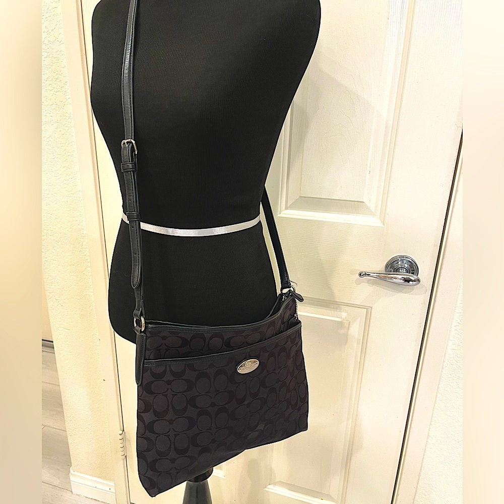NEW Coach Black Signature Canvas and Leather File Crossbody Handbag - Picture 4 of 15